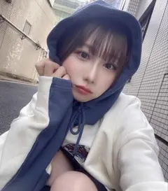 きりたんぽ着用 LEFT A LONE パーカー クリーム×ネイビーのサムネイル