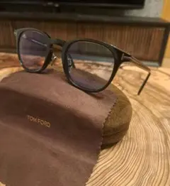 美品 TOM FORD サングラスTF5725-D-B-N 001 トムフォードのサムネイル