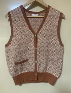 LOWRYS FARM 幾何学模様ニットベスト