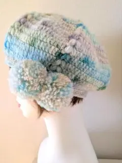 手編み　ふんわり暖かポンポン付きベレー帽ニット帽　カラフル
