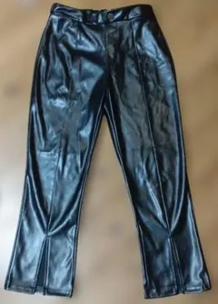 黒 合成皮革 ロングパンツ スリット入り140サイズ