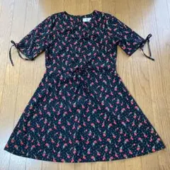 韓国女子風　可愛い　花柄黒　 リボン半袖ワンピース