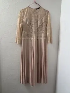 ZARA レースワンピース ピンクベージュ　オケージョン