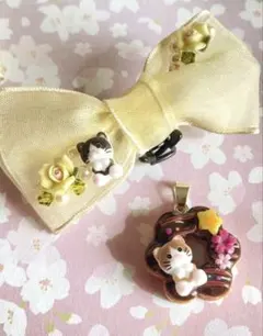 猫ちゃんヘアリボンとチョコ猫ちゃんドーナッツペンダントのセットお値下げ♪