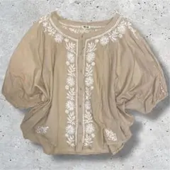 【美品】ドルマンスリーブ トップス ブラウス 刺繍入り ベージュ コットン