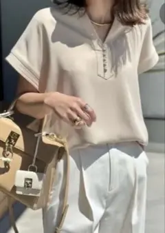 新品エマテイラーEmma Taylor★イージーケアパール釦キーネックブラウスのサムネイル