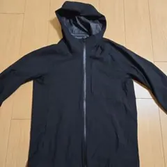 ユニクロ　ブロックテックパーカー