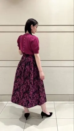 新品未使用タグ付き　トップス！華やかピンクパープル系　背面パール装飾♡のサムネイル