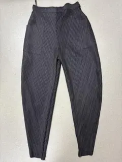 人気　プリーツプリーズ　ロングパンツ　ポケット付　ダークグレー　サイズ1 人気 プリーツプリーズ ロングパンツ ポケット付 ダークグレー