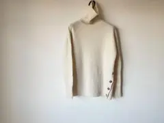 グリーンレーベルリラクシングウールハイネックサイドボタンニット