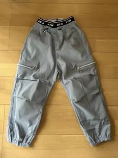 美品　1回着用のみ　ウエストロゴカーゴパンツ　薄ブルー　120cm