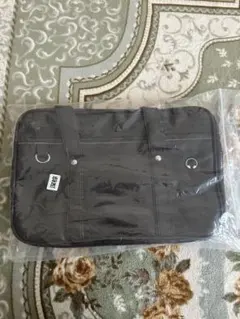 黒い合成皮革トートバッグ