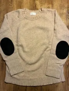 soglia ベージュ ニットセーター エルボーパッチ