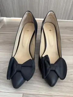 リボン付きブラックハイヒール