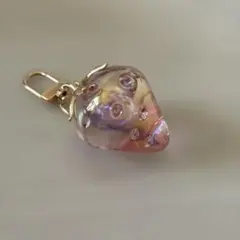 ぷっくり　ちゅるんいちごキーホルダー　チャーム　ピンク　いちごチャーム　立体