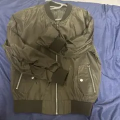 オリーブグリーン MA-1ジャケット