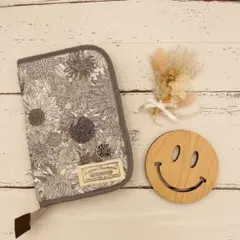 ☆ハンドメイド☆リバティひまわり グレー 母子手帳ケース　マルチケース　お薬手帳