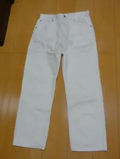 ユニクロ　レギュラーフィット ハイライズ ストレートジーンズ