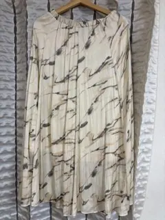 Grand Table クリーム色と黒のプリーツロングスカート