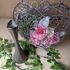 ワイヤーバスケット　ハート型小物入　アイアン花瓶　　　F290