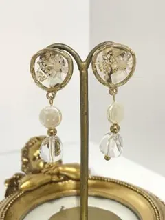 花とパールのフックイヤリング