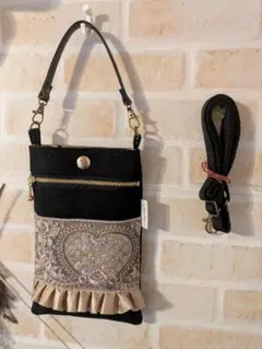 ハンドメイド★インド刺繍フリル付きスマホショルダーバッグ／黒✕ゴールド