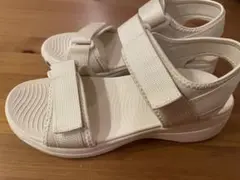 ホワイト スポーツサンダル