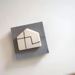 作家ものブローチのサムネイル