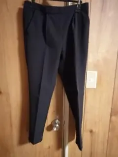 アンドミー　テーパードパンツ　ブラック
