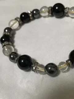 天然石ブレスレット　黒と透明のビーズブレスレット【ゴムが伸びてます】