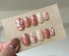 ピンクベージュ　ミラーニュアンスネイル