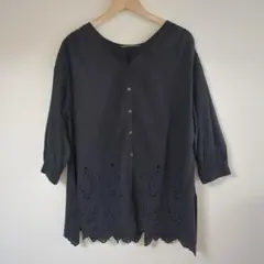 黒い刺繍入り五分袖チュニック