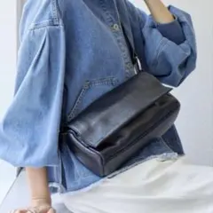 新品タグ付き BEARDSLEY (ビアズリー)レザーボディバッグ　ブラックのサムネイル