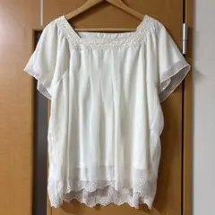 ホワイト 半袖ブラウス 刺繍入り　3L