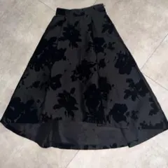 美品　MERCURYDUO フロッキーフラワータックスカート ひざ丈 花柄