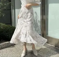 週末値下げ　ロングスカート ホワイト/パープル花柄