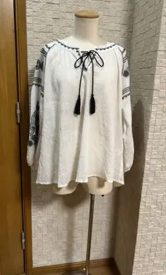 ストロベリーフィールズ 刺繍ブラウス 綿100 チュニック ゆったり 白 長袖のサムネイル