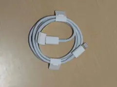 iPhone同梱の純正品　未使用ライトニングケーブル（反対側はタイプc）