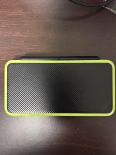 New 2DS LL ブラック/ライム 本体 充電器、おまけ付き