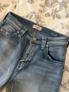 YANUK Ruth スリムテーパード デニムパンツ 22のサムネイル