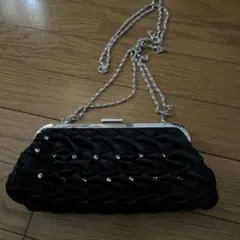 ビジュー付き黒サテンクラッチバッグ