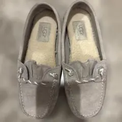 美品UGG グレー モカシン シューズ　22.5センチ
