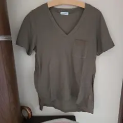 emiré カーキ Vネック Tシャツ