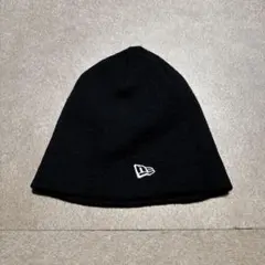 Newera ビーニー　ニット帽　帽子　黒　ブラック　ワンポイント