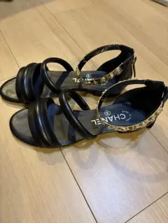 CHANEL ブラックサンダル ローヒール　22.5〜23cmのサムネイル