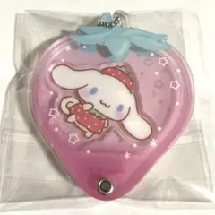 サンリオ　カスタムアクリルチャーム　シナモンロール　いちごアクリルチャーム