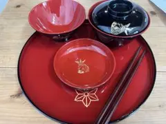 お食い初め食器セット漆器セット 赤黒 皿2枚 椀1個 箸1膳　アタッチメント付き
