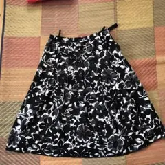 レリアン　透かし　黒　花柄スカート