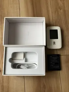 Rakuten WiFi Pocket Platinum 本体 - メルカリ