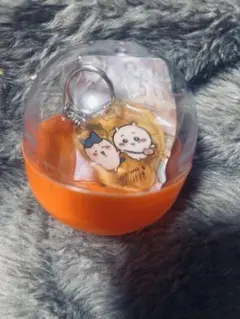 ちいかわ　ハチワレ　アクリルキーホルダー　カプセル入り　新品未開封